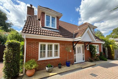 Bridge Road, Bursledon 3 bed detached house for sale