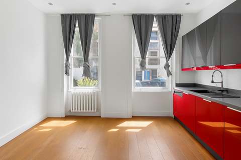 Guilford Street, WC1N 2 bed ground floor flat for sale