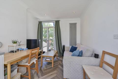Oxford Avenue, Wimbledon, London, SW20 1 bed maisonette for sale
