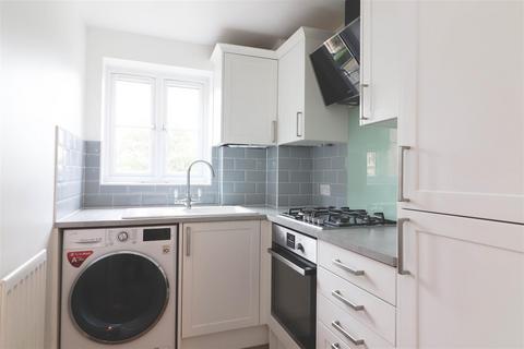 Talfourd Way, Redhill 2 bed flat for sale