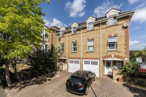 Draper Close, Isleworth TW7 3 bed terraced house for sale
