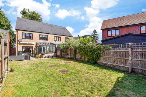 Bluegown Avenue, West Malling ME19 4 bed semi