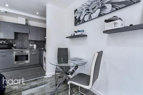Saxon Court, Surrey 1 bed flat for sale