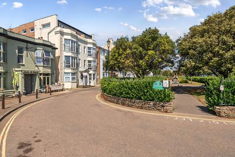 The Steyne, Richard House, PO21 2 bed flat for sale