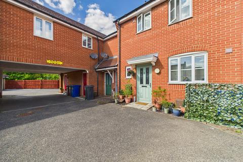 Blackbird Drive, Bury St Edmunds, IP32 3 bed terraced house for sale