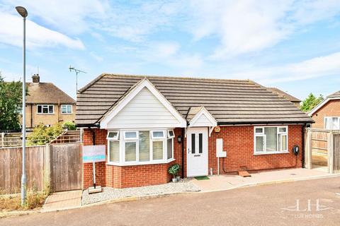 Gilesfield Close, Rainham 2 bed bungalow for sale
