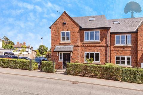 Lent Rise Road, Burnham SL1 4 bed end of terrace house for sale
