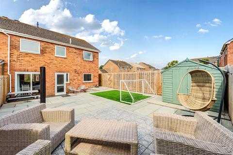 4 bedroom semi-detached house for sale