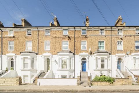 Oaklands Grove, London W12 2 bed flat for sale