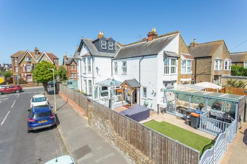 Mickleburgh Hill, Herne Bay, CT6 4 bed semi