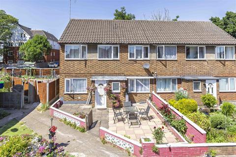 Eagle Close, Enfield 2 bed maisonette for sale