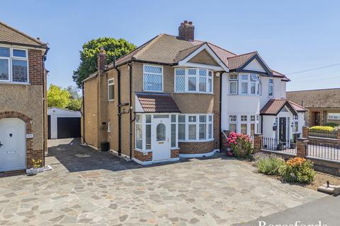 Sycamore Avenue, Upminster, RM14 3 bed semi