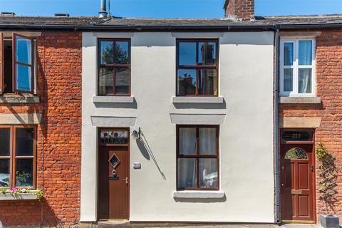 Blackburn Road, Wheelton, Chorley 2 bed terraced house for sale