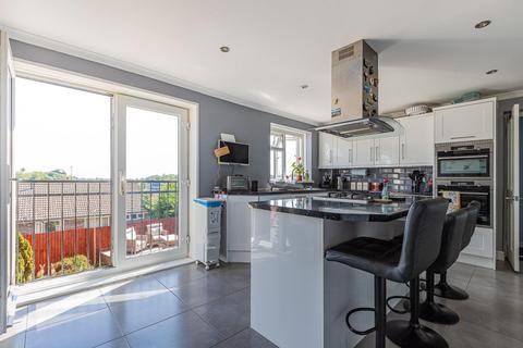 Heath Avenue, United Kingdom CF64 4 bed semi