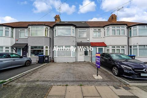 New Park Avenue, Palmers Green, N13 4 bed terraced house for sale