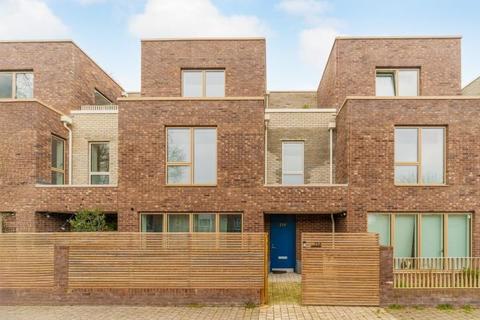 Marston Way, Upper Norwood, LONDON, SE19 3 bed terraced house for sale