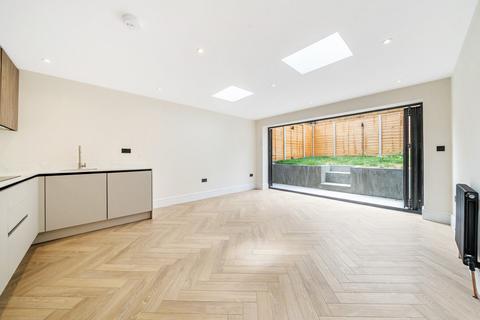 Embleton Road, Ladywell, London, SE13 3 bed flat for sale