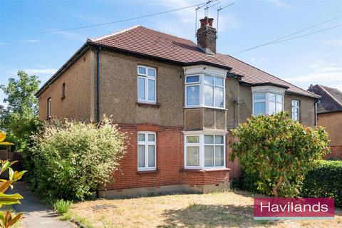 Berry Close, London 2 bed maisonette for sale
