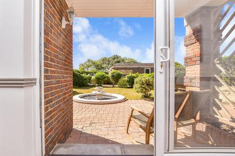 Bayview Manor, Westgate