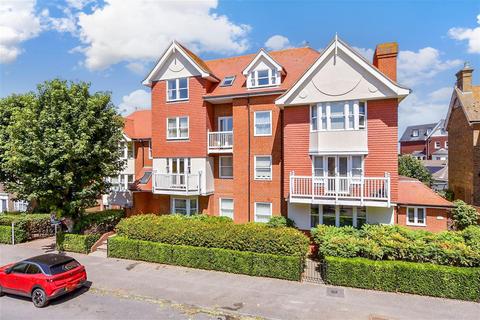 Westgate Bay Avenue, Westgate