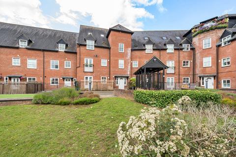 Haslers Place, Great Dunmow CM6 2 bed apartment for sale