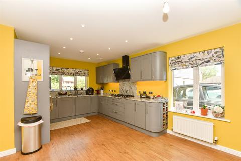 Donald Gardens, Hookwood RH6 5 bed detached house for sale