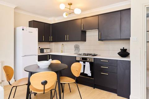 Adolphus Road, Finsbury Park, London, N4 2 bed flat for sale