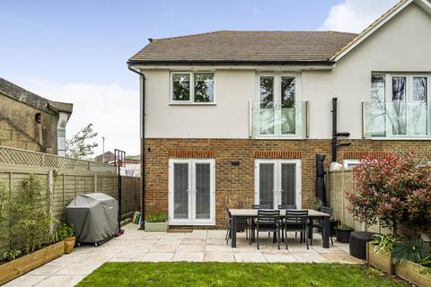 Massey Close, Thakeham, RH20 3 bed semi