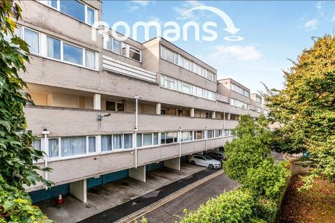 Mountbatten Square, Windsor, Berkshire 1 bed apartment for sale