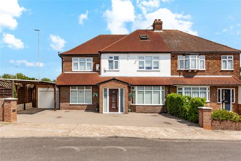 Park Boulevard, Romford, RM2 6 bed semi