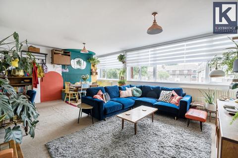 Kingston Road, Epsom, KT17 3 bed flat for sale