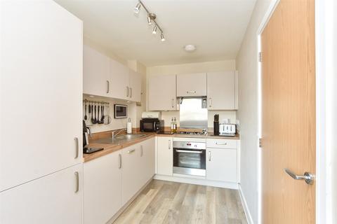 Leslie Ames Court, Rainham... 2 bed semi