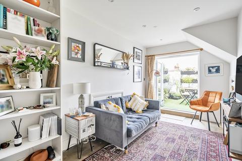 Coverton Road, London, SW17 2 bed flat for sale