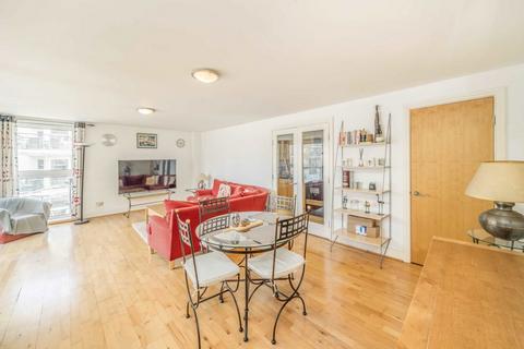 Smugglers Way, London SW18 2 bed flat for sale