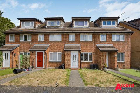 Columbine Way, Romford, RM3 1 bed maisonette for sale