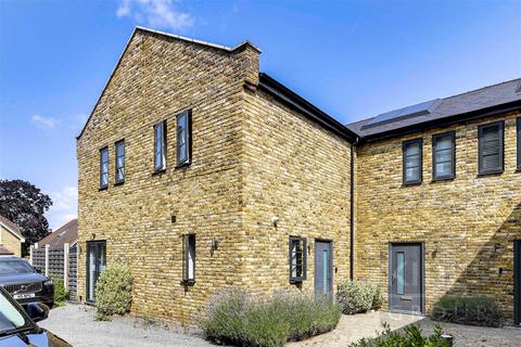 Farorna Walk, Enfield 2 bed house for sale