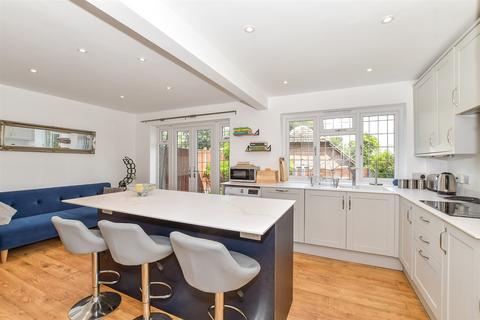 Trench Road, Tonbridge TN10 3 bed semi