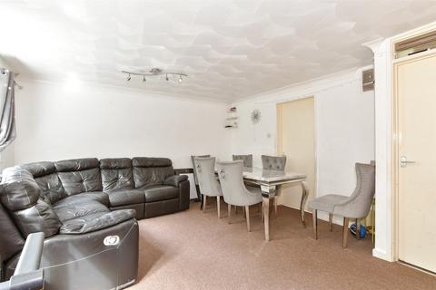 Ropemakers Court, Chatham ME4 3 bed maisonette for sale