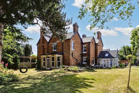 8 Village Street, Harvington, WR11 6 bed detached house for sale