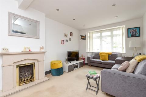 Dilston Road, Leatherhead KT22 3 bed semi