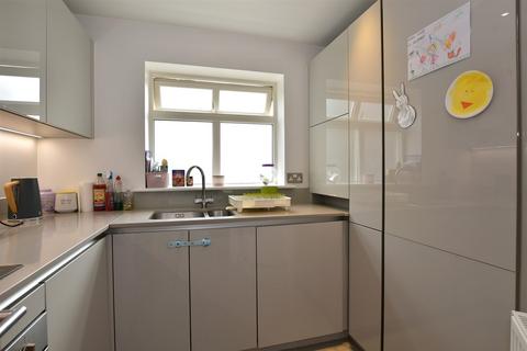 Buckingham Road, Epping CM16 2 bed flat for sale
