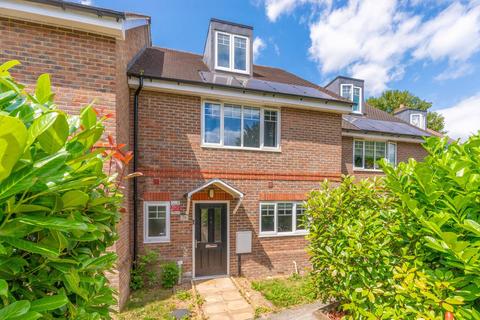 Harewood Road, South Croydon, SOUTH... 3 bed semi