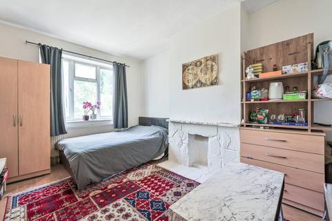 Nether Street, West Finchley, London, N3 2 bed flat for sale