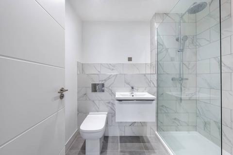 Station Road, Watford, WD17 2 bed flat for sale