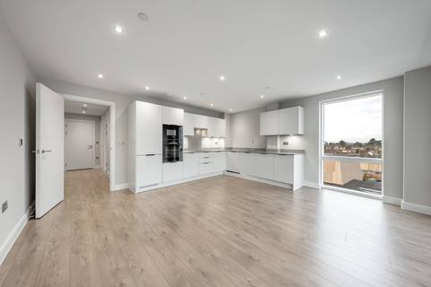 Station Road, Watford, WD17 3 bed flat for sale