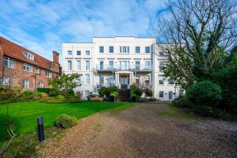 Hampton Court Road, East Molesey, KT8 1 bed flat for sale