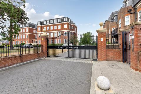 Marian Gardens, Bromley, BR1 2 bed apartment for sale