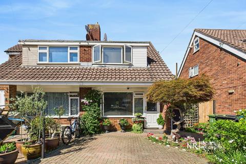 Cricketers Close, Chessington... 2 bed semi