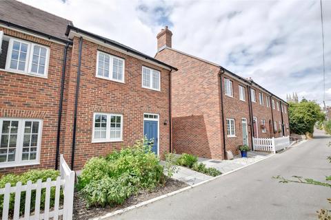 2 bedroom semi-detached house for sale