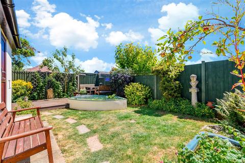 Harold Road, Dartford DA2 3 bed semi